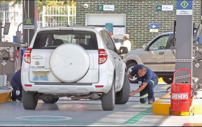Requisitos para realizar la verificación vehicular: estar al día con los adeudos y asegurarte de no tener infracciones. EL INFORMADOR/ARCHIVO