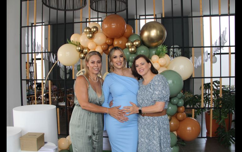 Karina Lomelí Legoff, María Fernanda Contreras Lomelí y Lupita Hermosillo Pulido.