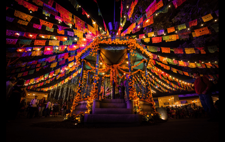 A lo largo de cinco hectáreas, podrán encontrar impactantes espectáculos multimedia, música en vivo, lo mejor de la gastronomía típica local, instalaciones artísticas, performance, photomoments y muchas sorpresas más.CORTESÍA / Calaverandia