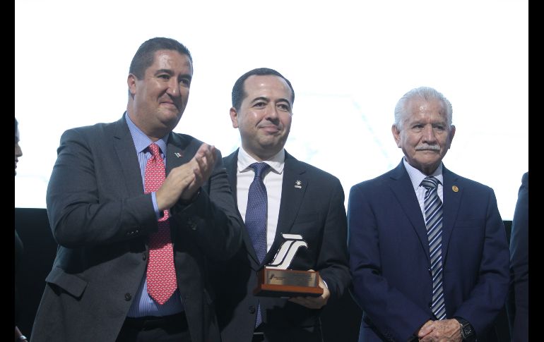 La Medalla al Mérito Industrial, se le otorga al empresario que, gracias a su relevancia industrial, es inspiración y ejemplo para otros empresarios, además de ser una persona digna del reconocimiento. EL INFORMADOR / H. Figueroa