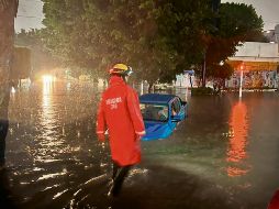 Inundación en López Mateos a la altura de Plaza del Sol. ESPECIAL