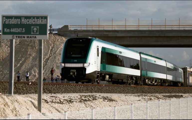 El Presidente Andrés Manuel López Obrador realizó el primer recorrido en el Tren Maya, en compañía de funcionarios y algunos gobernadores. AFP