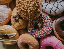 La OMS  aconseja que el consumo de azúcares libres sea menos del 10% de las calorías diarias. ESPECIAL /  Rod Long vía Unsplash