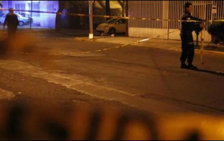 El hombre, que aparentemente estaba dormido, recibió un disparo por parte de su agresor, quien logró colarse a la vivienda brincando la entrada. EL INFORMADOR / ARCHIVO