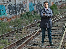 Julio Godínez. El escritor y periodista señala que le gusta husmear en el pasado para entender el presente. CORTESÍA