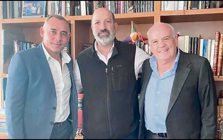 Acordaron Alberto Esquer (izquierda), Patrick Slim (centro) y Horacio Fernández (derecha) impulsar una agenda para fortalecer la cultura de paz en Jalisco. ESPECIAL