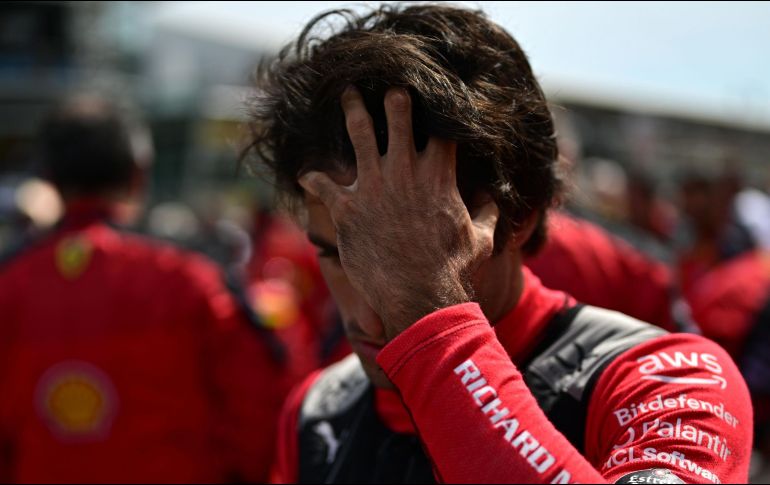 Señalan que Carlos Sainz fue abordado por tres personas, cuya intención era despistarlo para cometer el atraco, y que él al principio pensaba que se trataba de fans. EFE / C. Bruna