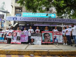 Familiares de personas desaparecidas acudieron a las instalaciones de la CEDHJ para presentar una queja por la falta de respuesta a sus peticiones. EL INFORMADOR / H. Figueroa