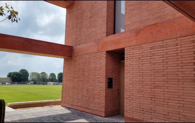 La Academia cuenta con cuatro canchas de pasto natural y dos canchas de pasto sintético, proporcionando un entorno de entrenamiento óptimo para los equipos. EL INFORMADOR / J. Robles