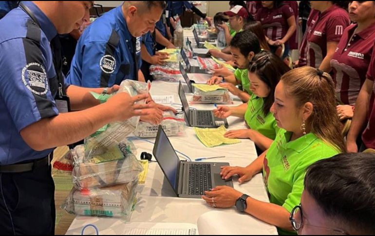 Los representantes ya han ingresado al World Trade Center, que está protegido por barricadas para evitar el acceso de personas no autorizadas, tanto de 