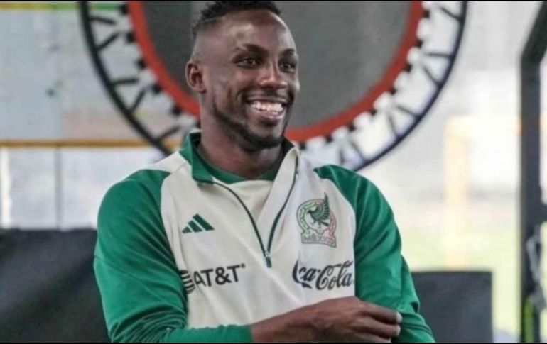 Julián Quiñones es el último jugador naturalizado en portar la casaca nacional. ESPECIAL/Julián Quiñones