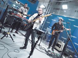 La agrupación se ve tocando desde los estudios SiriusXM en Nueva York. AFP