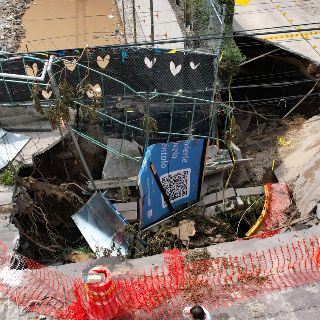 Brotan socavones por fallas en red del SIAPA