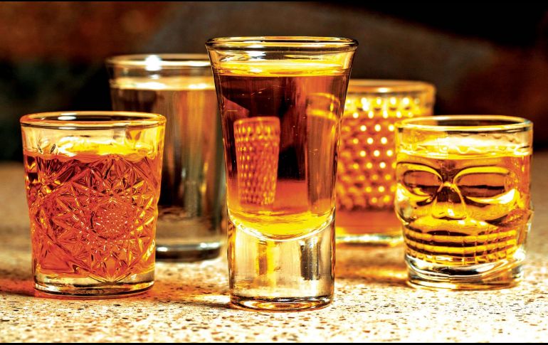 La Profeco dio a conocer el análisis en 1 marca de tequila, 5 de ron y 16 de vodka, todas estas saborizadas. SUN / ARCHIVO