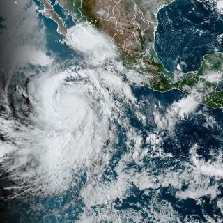 Huracán “Jova” se aleja de las costas de Jalisco