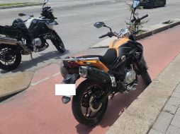 Los policías descubrieron que las motos, de la marca Italika de 150 y 200 centímetros cúbicos, contaban con reporte de robo. CORTESÍA