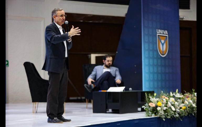 Guillermo Velasco, uno de los autores del libro, destacó la importancia de la clase media, principalmente porque consideró que son participativos en los distintos procesos de cambio en el país. EL INFORMADOR / A. Navarro