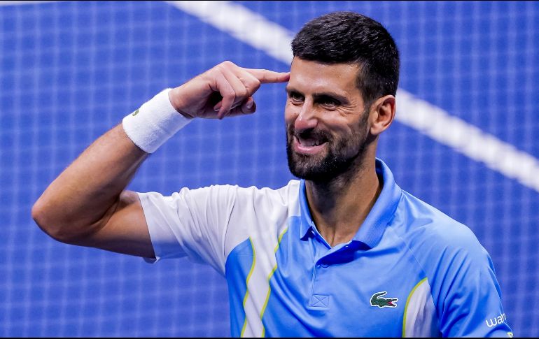 Djokovic imitó la celebración característica de Shelton al terminar el juego. EFE/W. Oliver