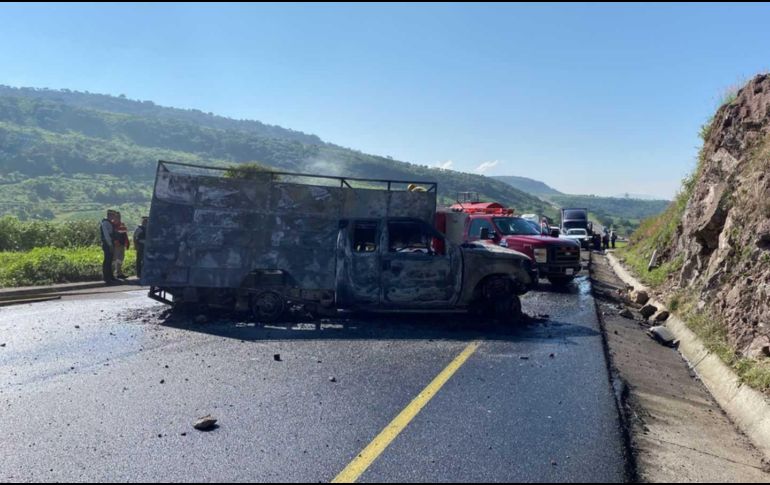 La UEPCBJ informó de la atención del accidente en el kilómetro 451 de la autopista de Guadalajara a Morelia. ESPECIAL