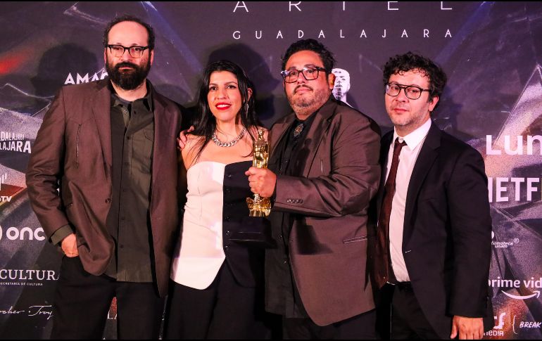 Alejandra Márquez Abella. La directora (de blusa negro con blanco) se alzó con el Ariel a Mejor Película con “El norte sobre el vacío”. EL INFORMADOR/A. Navarro