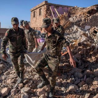 Terremoto en Marruecos deja más de dos mil muertos; luchan para llegar a zonas afectadas