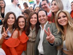 Clemente Castañeda acudió al informe de actividades de la diputada federal Mirza Flores. ESPECIAL