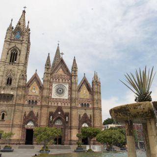 Arquitectura neogótica para purificar los pecados