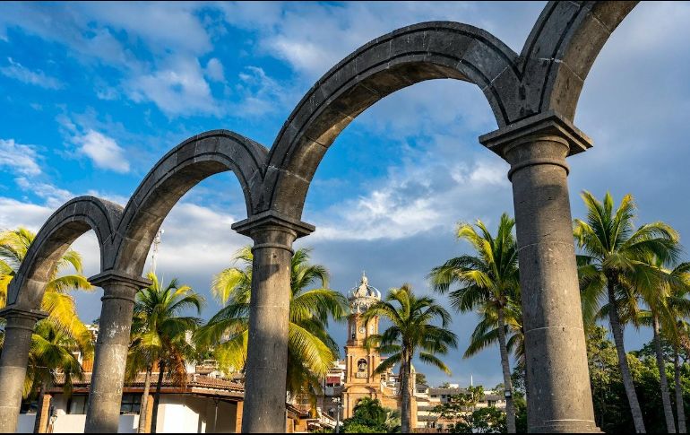 Si quieres viajar a Puerto Vallarta, pero no deseas gastar mucho dinero, te damos algunas recomendaciones para conocer la ciudad gratis. Pexels.