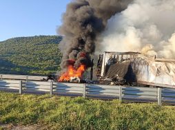 No hubo personas lesionadas y el conductor fue resguardado, sin ninguna afectación a su salud. ESPECIAL/ Protección Civil