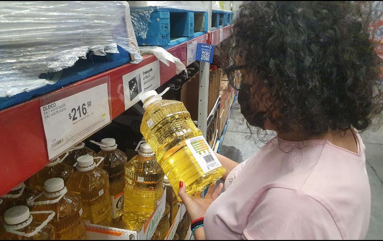 La Profeco ha emitido una alerta a los consumidores sobre aceites que están adulterados, checa cuáles son. EL INFORMADOR/ARCHIVO.