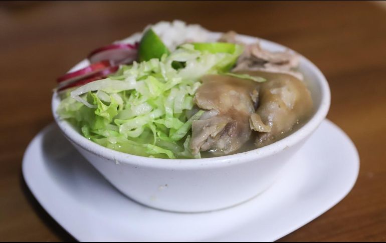 Te recomendamos hacer actividades ligeras como lo es salir a caminar. EL INFORMADOR/ ARCHIVO