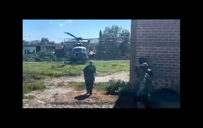 Ayer, grupos aerotácticos de la Secretaría de la Defensa Nacional implementaron un operativo en las comunidades de El Salvador y san Gaspar. ESPECIAL