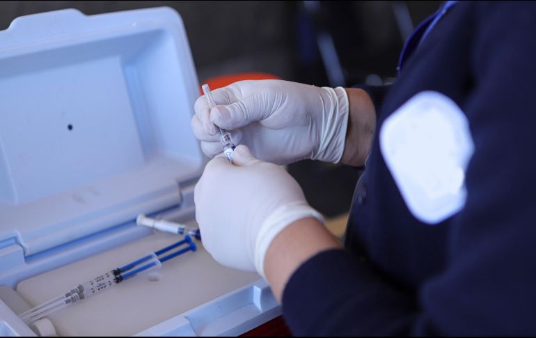 La campaña de refuerzo 2023-2024 completará casi 25 millones de personas de cuatro grupos: de 60 años y más, mujeres embarazadas, con comorbilidades y personal de salud. EL INFORMADOR / ARCHIVO