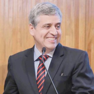 Héctor Solís, nuevo presidente del Premio FIL en Lenguas Romances