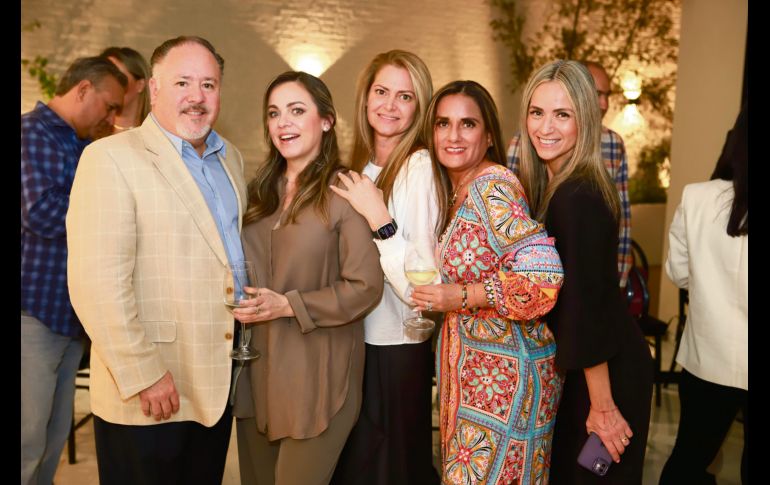Ricky Palacio, Maco Gallego, Luli Molina, Gabriela García y Clelia Sandoval. GENTE BIEN JALISCO/ Tony Martínez