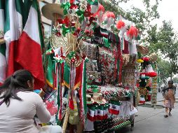Las autoridades podrán inscribir su denominación en la bandera nacional, siempre que ello contribuya al culto y respeto de dicho símbolo patrio. NTX / ARCHIVO