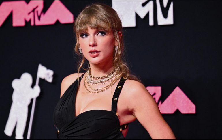 Dan a conocer que Taylor Swift sale con Travis Kelce. AFP