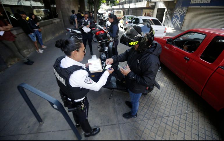 Investigador de la UdeG sugiere que para aumentar el número de licencias podrían implementarse revisiones aleatorias a conductores, así como campañas informativas y de concientización. EL INFORMADOR/Archivo