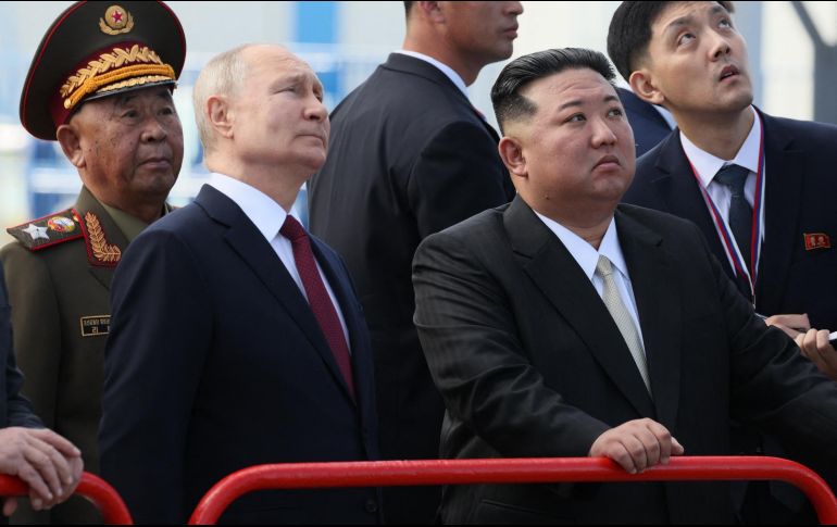 La semana pasada, medios como The New York Times, citando fuentes de inteligencia de EU, dijeron que Kim estaría dispuesto a apoyar la guerra de Moscú en Ucrania con 