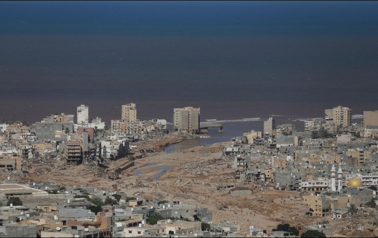 El diluvio del domingo por la noche se llevó a familias enteras y sacó a la luz los puntos vulnerables del país rico en petróleo. EFE / M. Shalash