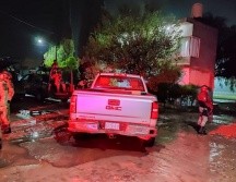 La camioneta fue dejada sobre la calle 4 de Julio del poblado de El Tecuán y se informó que los tripulantes abandonaron el vehículo en el sitio tras percatarse de la presencia de las fuerzas federales en la comunidad. CORTESÍA