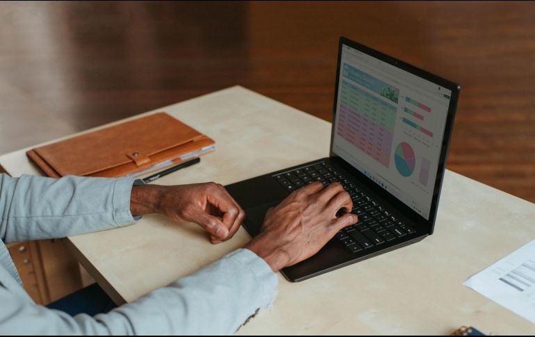 El home office se ha vuelto la norma para miles de mexicanos. Foto de Windows en Unsplash