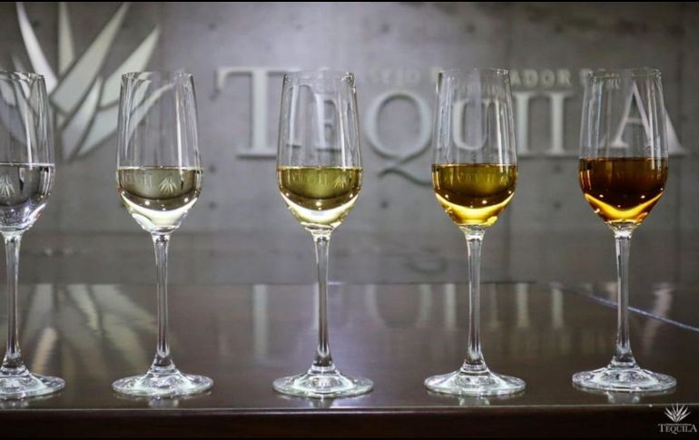 De acuerdo con su significado el tequila es una bebida alcohólica regional, obtenida del Agave tequilana Weber variedad azul, su producción y comercialización están sujetas a una Norma Oficial Mexicana la NOM-006-SCFI-2012. CORTESÍA