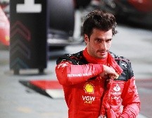 CARLOS SAINZ JR. Las calificaciones en Singapur ofrecieron un espectáculo lleno de sorpresas y momentos dramáticos en el Circuito de Marina Bay. EFE / T. White 