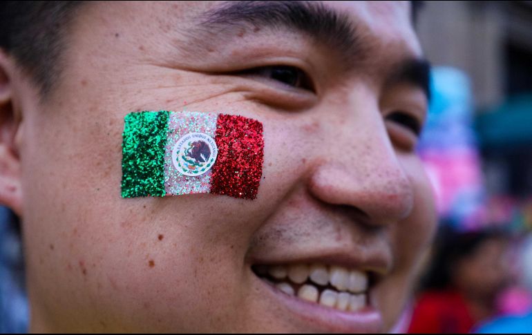 Jared Li, también de China, acompañó a Ada a este festejo. EL INFORMADOR / R. Bobadilla