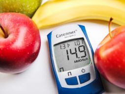 Para mantener bajo control los niveles de glucosa en la sangre y en ella no deben faltar los cereales integrales, verduras, mucha hidratación, proteínas magras y frutas. Pixabay / stanias