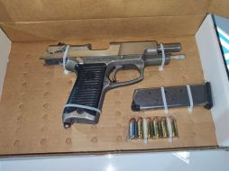 El arma decomisada tenía varios tiros útiles. ESPECIAL/Policía de Zapopan