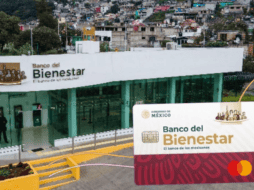 Algunos tarjetahabientes de la Tarjeta Bienestar se preguntan si pueden o no sacar dinero en cualquier banco, te lo explicamos aquí. Banco del Bienestar.