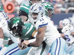 Micah Parsons (#11) capturó en dos ocasiones a Zach Wilson. AFP