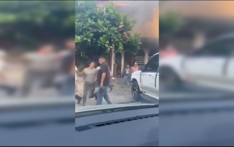 El hecho ocurrió dentro un negocio ubicado en el centro del municipio de Chapulhuacán. ESPECIAL / Captura de pantalla